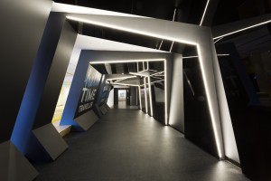 94A4104_Time-tunnel